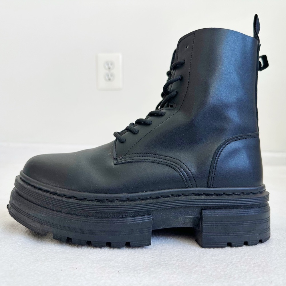 Forever 21 Women’s Black Faux Leather Lug Platform Combat Granny Boots, size 8 - Picture 7 of 16
